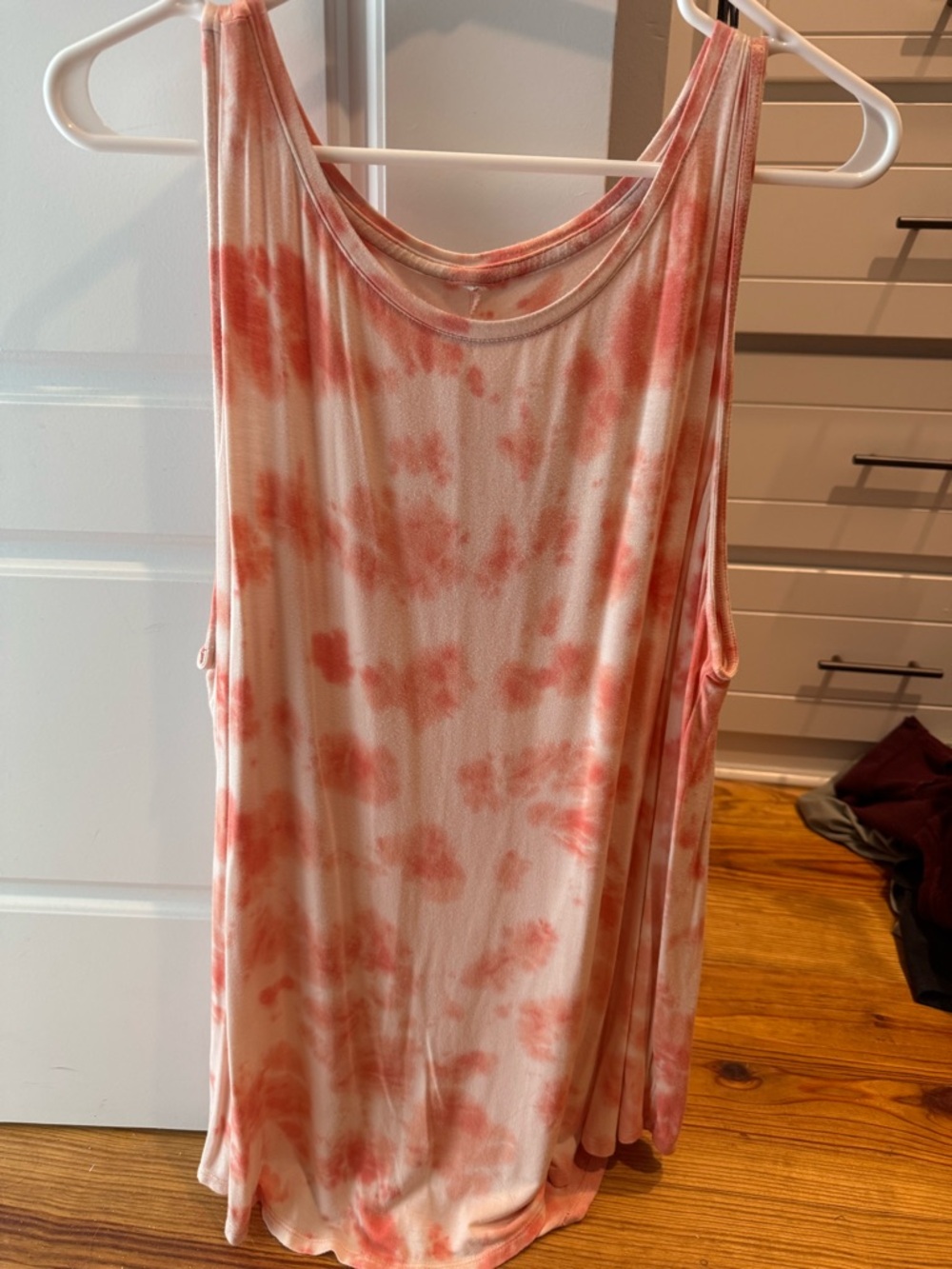 Sleeveless Tie-Dye Tank Top in Coral and Cream